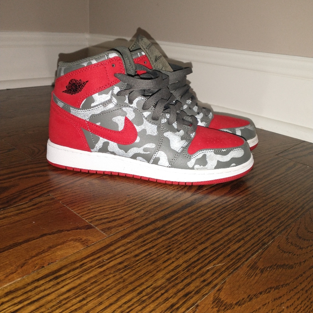 Boys Jordan 1 retro high 'premium red camo' - Picture 1 of 9